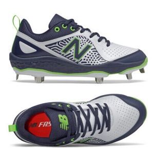New Balance Women's Fresh Foam Velo 2 Metal Fastpitch Softball Cleats